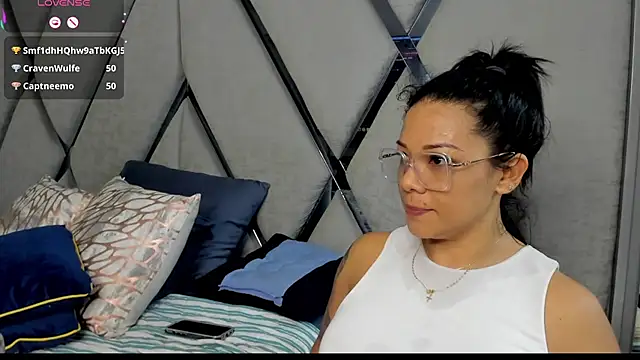 Snapshot of paula_daniela1 chatting on December 11, 12:33 am paula daniela1 online show from December 11, 12:33 am