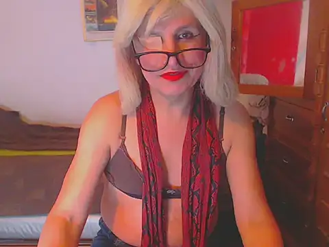 Snapshot of LorenJade chatting on March 10, 10:26 am LorenJade online show from March 10, 10:26 am