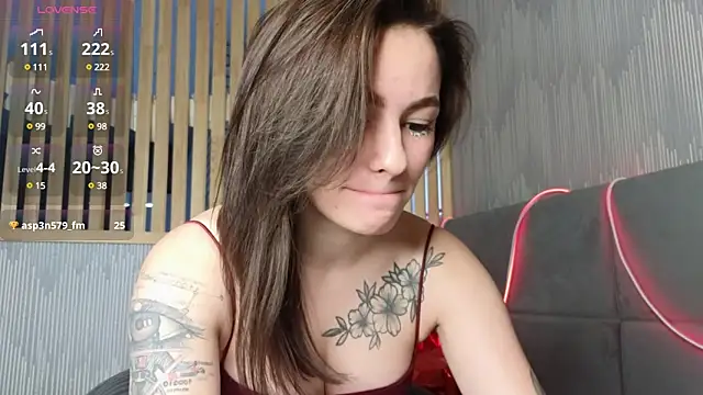 Snapshot of girl_with_snaketatto0 chatting on February 16, 3:26 am girl with snaketatto0 online show from February 16, 3:26 am