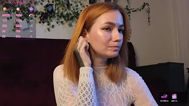 Snapshot of girl_with_snaketatto0 chatting on September 16, 4:35 am girl with snaketatto0 online show from September 16, 4:35 am