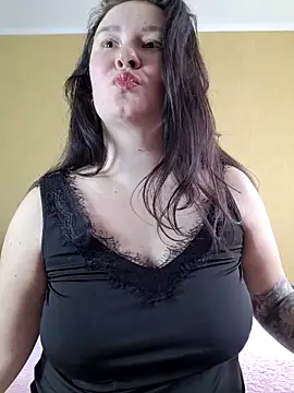 AlexaLexie online show from September 26, 7:01 am