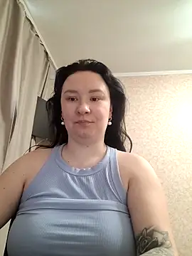 AlexaLexie online show from February 13, 8:43 am