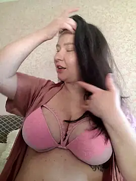 AlexaLexie online show from March 10, 7:02 am