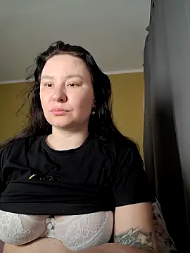 AlexaLexie online show from April 5, 9:28 am