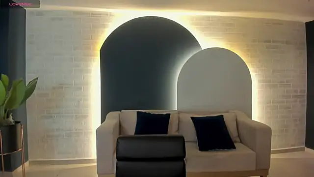 GigiLee  online show from December 3, 12:06 pm