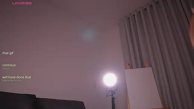 Snapshot of GigiLee_ chatting on June 14, 1:03 am GigiLee online show from June 14, 1:03 am