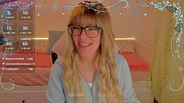 estivalae online show from December 4, 4:16 pm