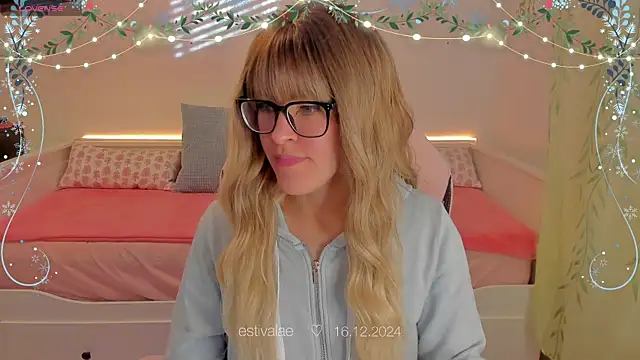 estivalae online show from December 16, 1:22 pm