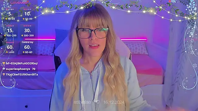 estivalae online show from December 16, 7:32 pm