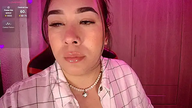 leahtemptation3 online show from December 3, 12:03 pm