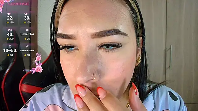 leahtemptation3 online show from July 13, 9:01 am