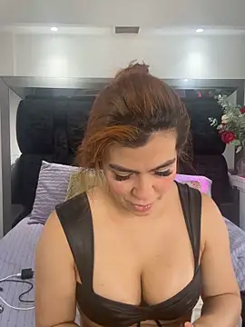 Arianna Jones1 online show from March 31, 8:20 pm