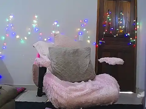 Irresistible24 online show from March 8, 1:57 pm