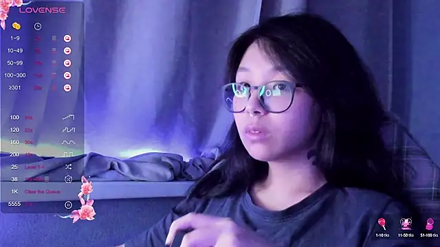 Snapshot of maydaykimmy chatting on December 2, 9:28 pm maydaykimmy online show from December 2, 9:28 pm