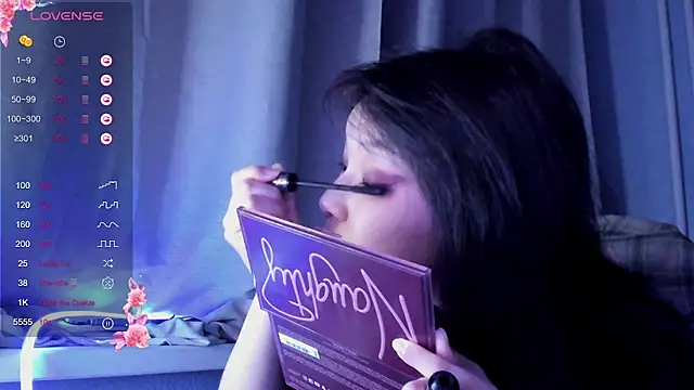 Snapshot of maydaykimmy chatting on December 6, 8:18 pm maydaykimmy online show from December 6, 8:18 pm