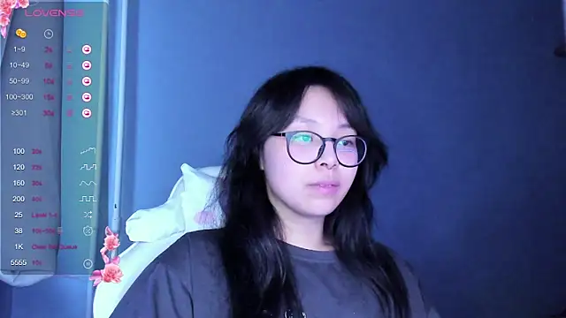 Snapshot of maydaykimmy chatting on December 18, 5:48 am maydaykimmy online show from December 18, 5:48 am