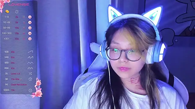 Snapshot of maydaykimmy chatting on February 8, 5:40 am maydaykimmy online show from February 8, 5:40 am