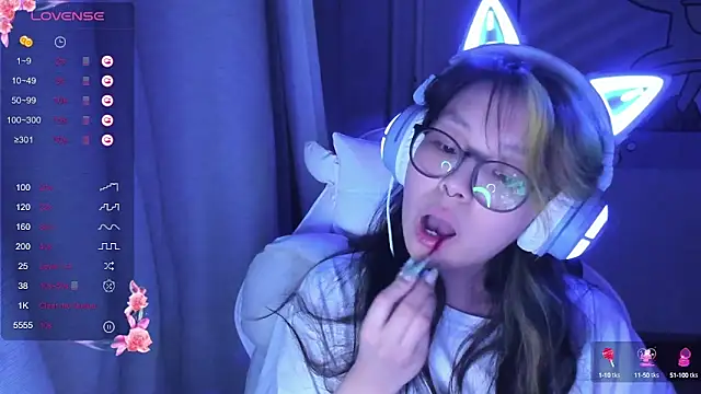 Snapshot of maydaykimmy chatting on February 8, 9:57 pm maydaykimmy online show from February 8, 9:57 pm