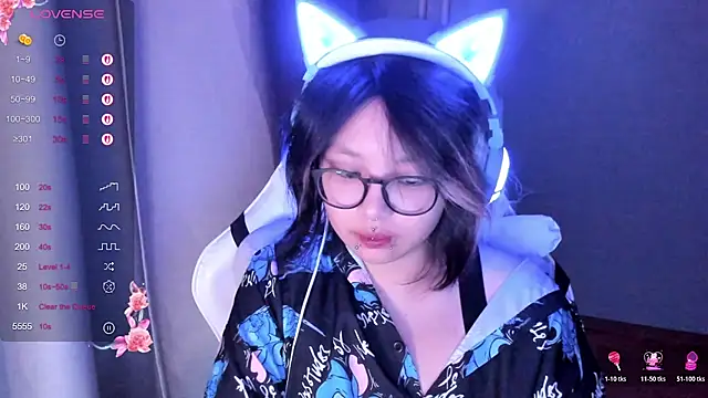 Snapshot of maydaykimmy chatting on October 28, 8:44 pm maydaykimmy online show from October 28, 8:44 pm