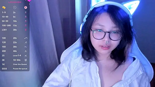 Snapshot of maydaykimmy chatting on April 23, 2:46 am maydaykimmy online show from April 23, 2:46 am