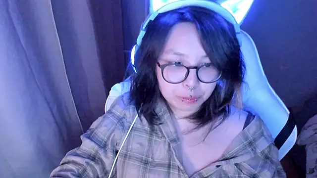 Snapshot of maydaykimmy chatting on May 1, 9:52 pm maydaykimmy online show from May 1, 9:52 pm