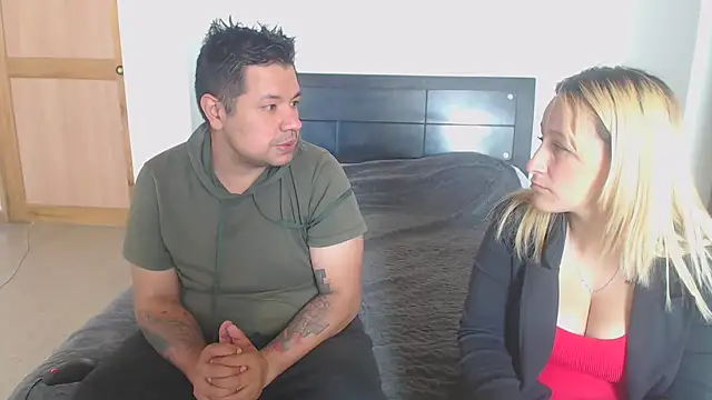 Snapshot of sexy_girls1 chatting on October 18, 2:51 pm sexy girls1 online show from October 18, 2:51 pm