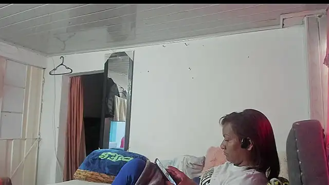 Snapshot of Laflaka22 chatting on May 11, 3:18 pm Laflaka22 online show from May 11, 3:18 pm