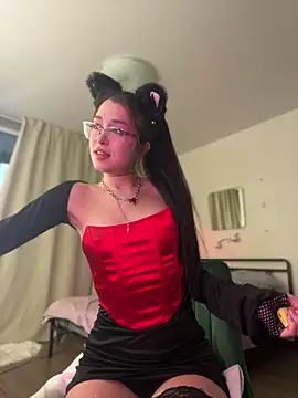 Snapshot of Evangeline_Lawrence_ chatting on December 8, 12:52 pm Evangeline Lawrence  online show from December 8, 12:52 pm