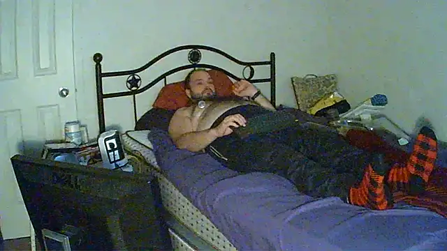 Snapshot of caressonnous chatting on December 20, 12:08 am caressonnous online show from December 20, 12:08 am