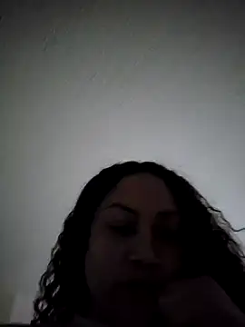 Snapshot of honeeyyy_pot chatting on December 6, 11:25 pm honeeyyy pot online show from December 6, 11:25 pm