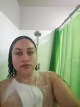 Snapshot of honeeyyy_pot chatting on December 14, 6:02 am honeeyyy pot online show from December 14, 6:02 am
