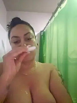 Snapshot of honeeyyy_pot chatting on December 18, 7:58 am honeeyyy pot online show from December 18, 7:58 am