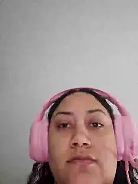 Snapshot of honeeyyy_pot chatting on March 12, 5:24 am honeeyyy pot online show from March 12, 5:24 am