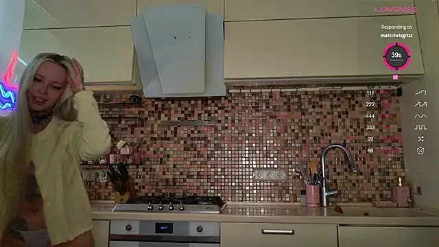 Snapshot of 2badforyou chatting on February 24, 11:19 am 2badforyou online show from February 24, 11:19 am