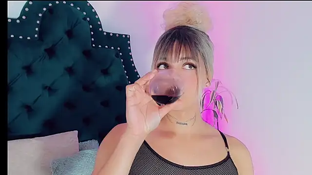 Emmaa Saenz  online show from February 27, 12:32 am