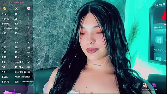 Emmaa Saenz  online show from December 15, 10:25 pm