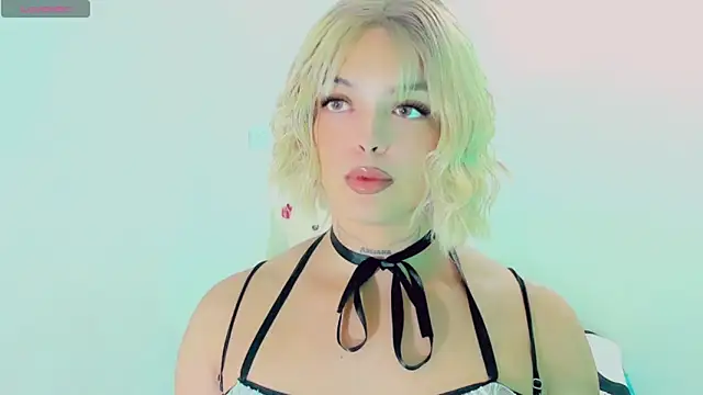 Emmaa Saenz  online show from April 10, 10:25 pm