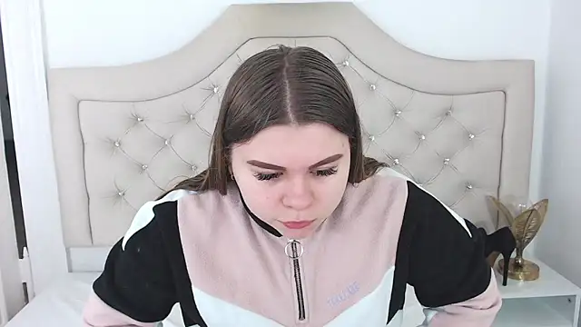 Snapshot of AbbyPleasure chatting on December 29, 9:39 am AbbyPleasure online show from December 29, 9:39 am