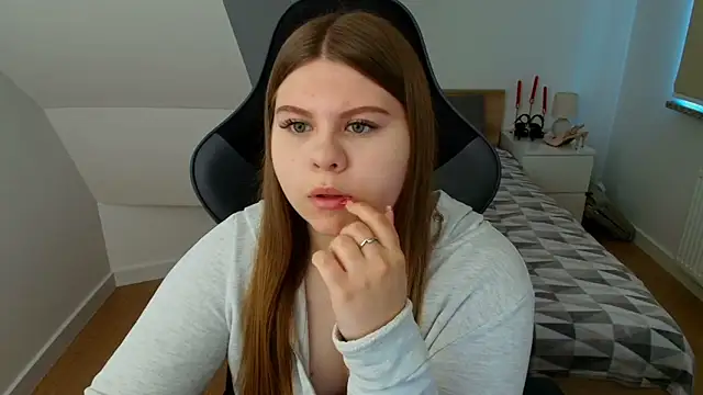 Snapshot of AbbyPleasure chatting on May 6, 9:47 am AbbyPleasure online show from May 6, 9:47 am