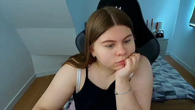 Snapshot of AbbyPleasure chatting on June 4, 9:26 am AbbyPleasure online show from June 4, 9:26 am