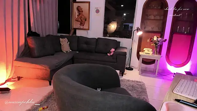 misschloe   online show from February 18, 1:54 am