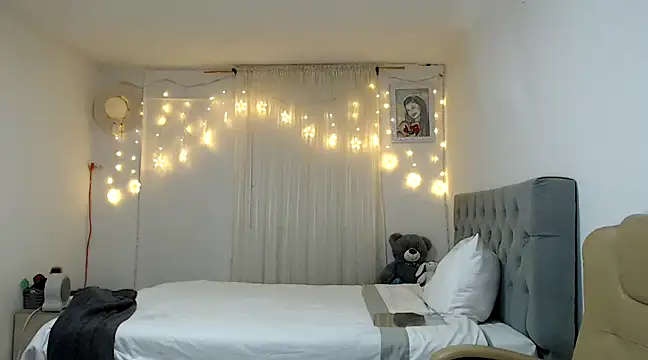 Snapshot of ZajiraShane chatting on December 16, 12:38 pm ZajiraShane online show from December 16, 12:38 pm