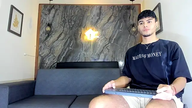 Snapshot of liam_genner_ chatting on February 8, 7:38 pm liam genner online show from February 8, 7:38 pm