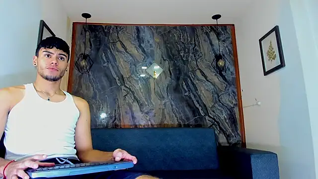 Snapshot of liam_genner_ chatting on February 9, 7:41 pm liam genner online show from February 9, 7:41 pm