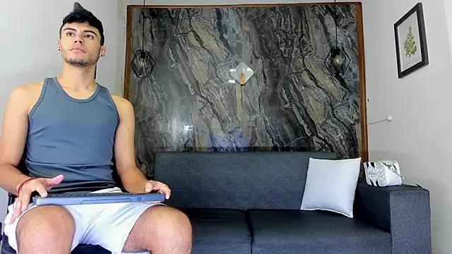 Snapshot of liam_genner_ chatting on February 20, 7:41 pm liam genner online show from February 20, 7:41 pm