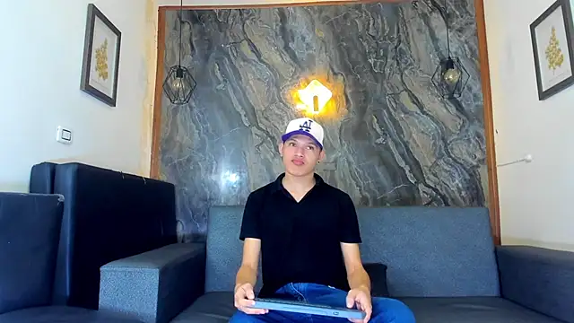 Snapshot of liam_genner_ chatting on February 21, 7:54 pm liam genner online show from February 21, 7:54 pm