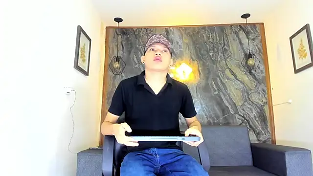 Snapshot of liam_genner_ chatting on March 8, 8:03 pm liam genner online show from March 8, 8:03 pm