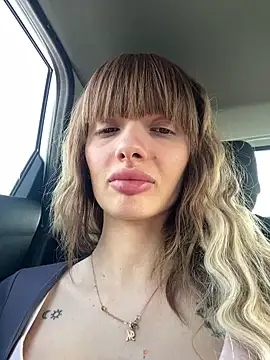 ButterflyLeah online show from March 10, 1:54 pm