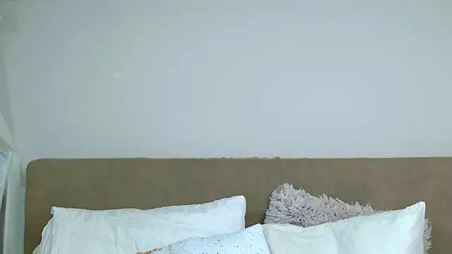 LuisaSin online show from November 3, 7:20 am