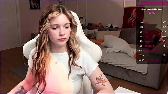 Frau Lina online show from March 4, 3:07 pm